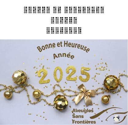 Visuel Bonne et heureuse Année 2025 dactylographié et inscrit en braille au-dessus de boules et guirlandes de couleur dorée.